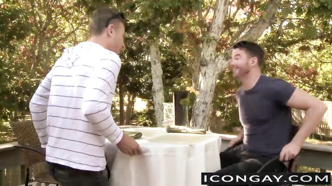 Small talk leads to steamy anal fuck