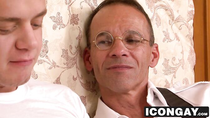 Ian Levine is hanging with Rodney Steele