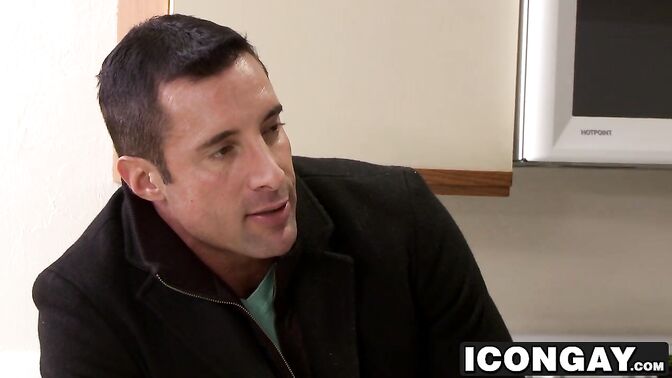 Muscle hunk fucking hard a twink guy