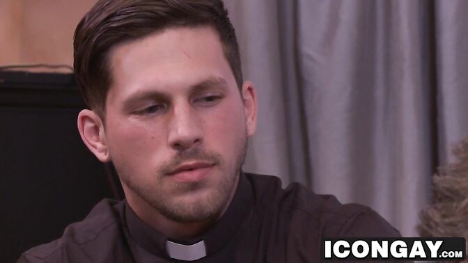 Mature hunk gets fucked by hunk dick