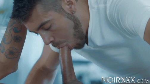 Masseuse Dante Colle started rubbing my back before going inside my ass