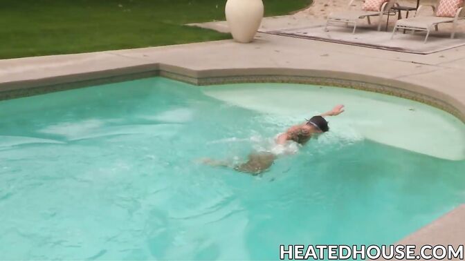 Luscious bottom slammed after sucking