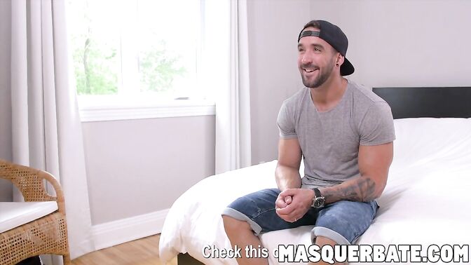 Hunk Zack fucking a sexy round ass