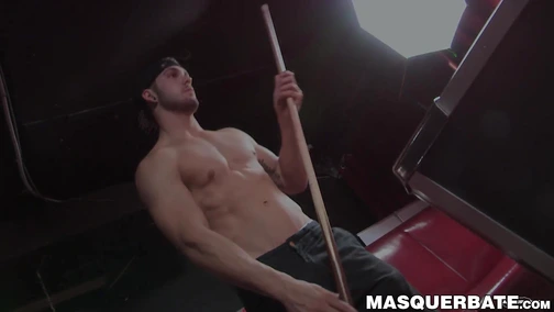 Muscular stud strips and jacks off solo