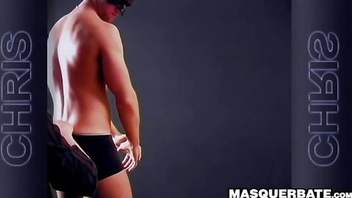 Hunk dances naked and masturbates on cam