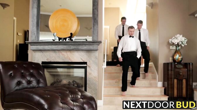 Threesome sex session for dirty hunk