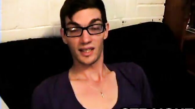 Short hair babe fucked in threesome