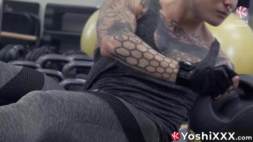 Yoshi Kawasaki works out while having a butt plug in his tight asshole