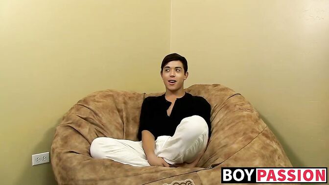 Sexy twink Jamie loves being a bottom