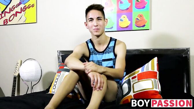 Steven Peters jerks off his twink dick