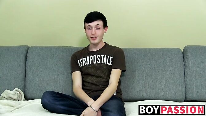 Cute twink Carmen has arrived to jack off