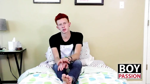 Twink Dylan takes a break to jerk it off