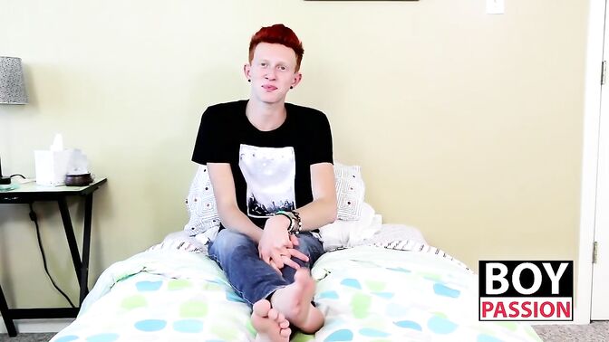 Twink Dylan takes a break to jerk it off