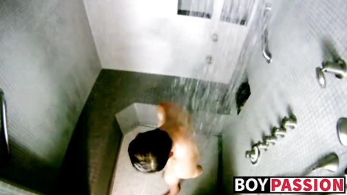 Horny Matthew Cole solo shower time