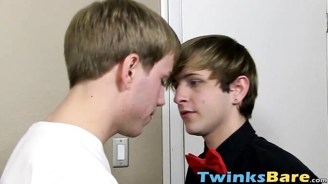 Hot twink JR Adams loves it raw and deep