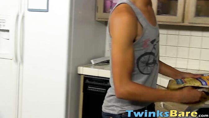 Kyler Moss takes a spin on Robbies cock