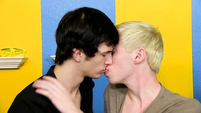 Skinny homo drills tight anal asshole