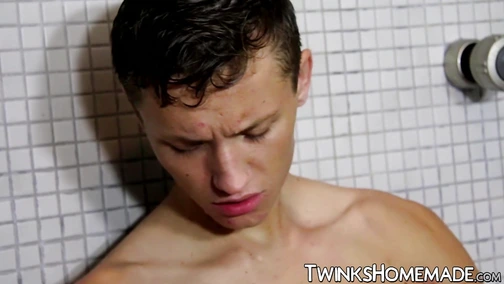 Thick cock🍆 twink pounding boy bareback