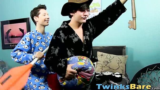 Lusty butt munchers have wild sex in bed