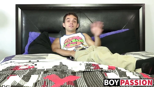 Twinky wanks off after an interview