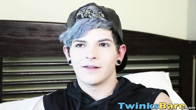 Nerd twinks barebacking at home for jizz