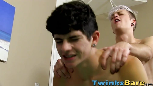 His twink lover gave him a bareback