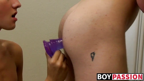 Twink boyfriends share dildo and eat cum