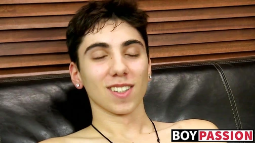 Raw masturbation session with twink