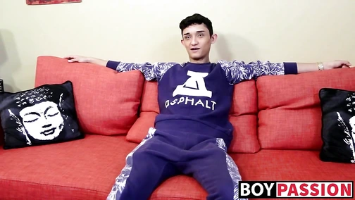 Young gay rubs his ass while jerking off
