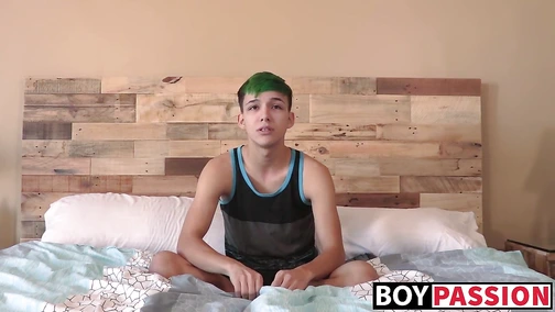 Twink plays with his ass and jerks off