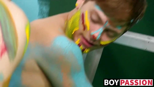 Twinks suck each other off until jizzing