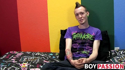 Alt twink uses dildo on his tight ass